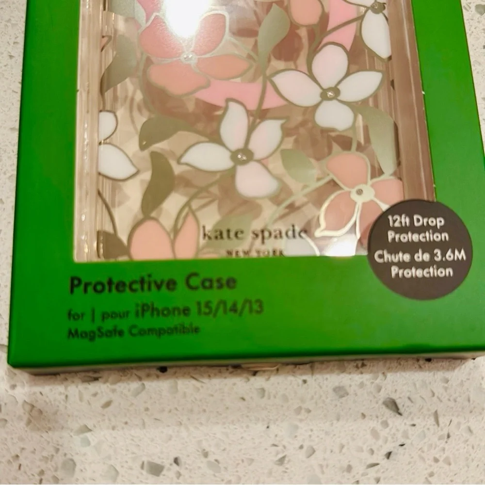 NIB🌸Kate Spade 🌸♠️ Pink and White Floral iPhone 15 Pro Max size Case